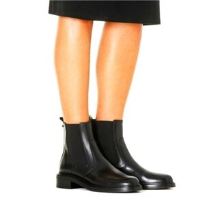 EUC Aquatalia Alexandria Waterproof Chelsea Black Ankle Boots